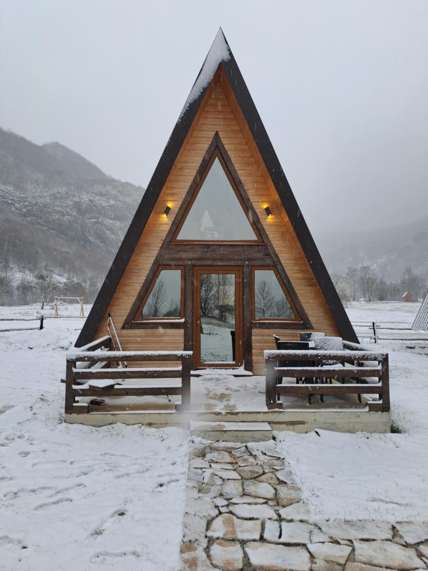 Wooden Cottages Konak Savnik Exterior photo
